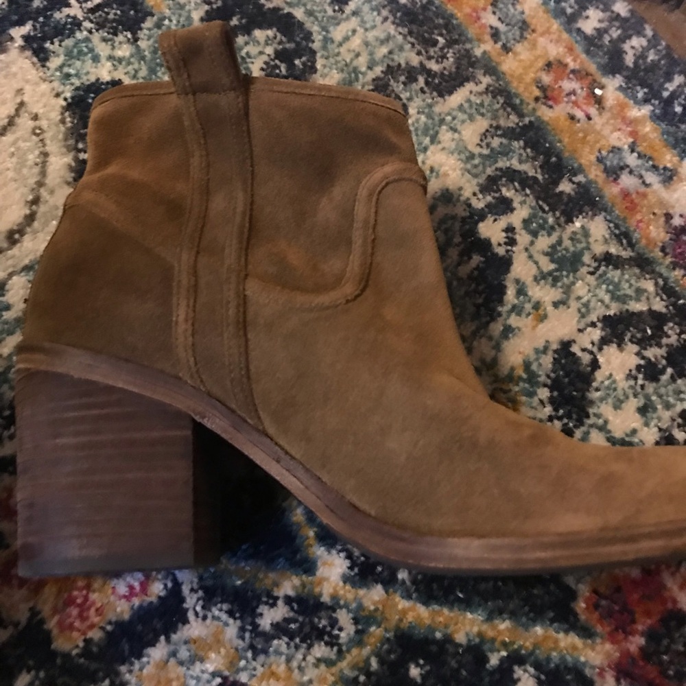 Belle by Sigerson Morrison brown suede boots